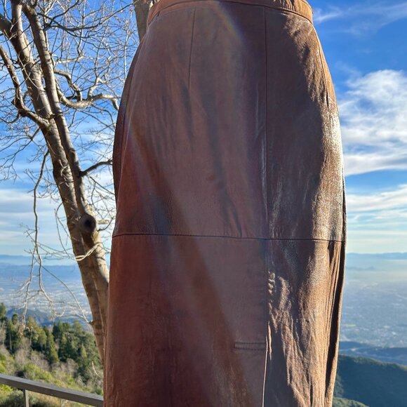 BANANA REPUBLIC Buttersoft Vintage Leather Pencil Skirt, Sz 6 w/ Tiny Flaws - Picture 2 of 15
